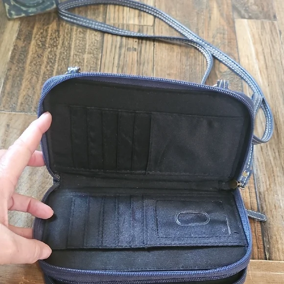 boc Navy and Light Blue Wristlet Clutch With Crossbody Strap - Picture 4 of 9